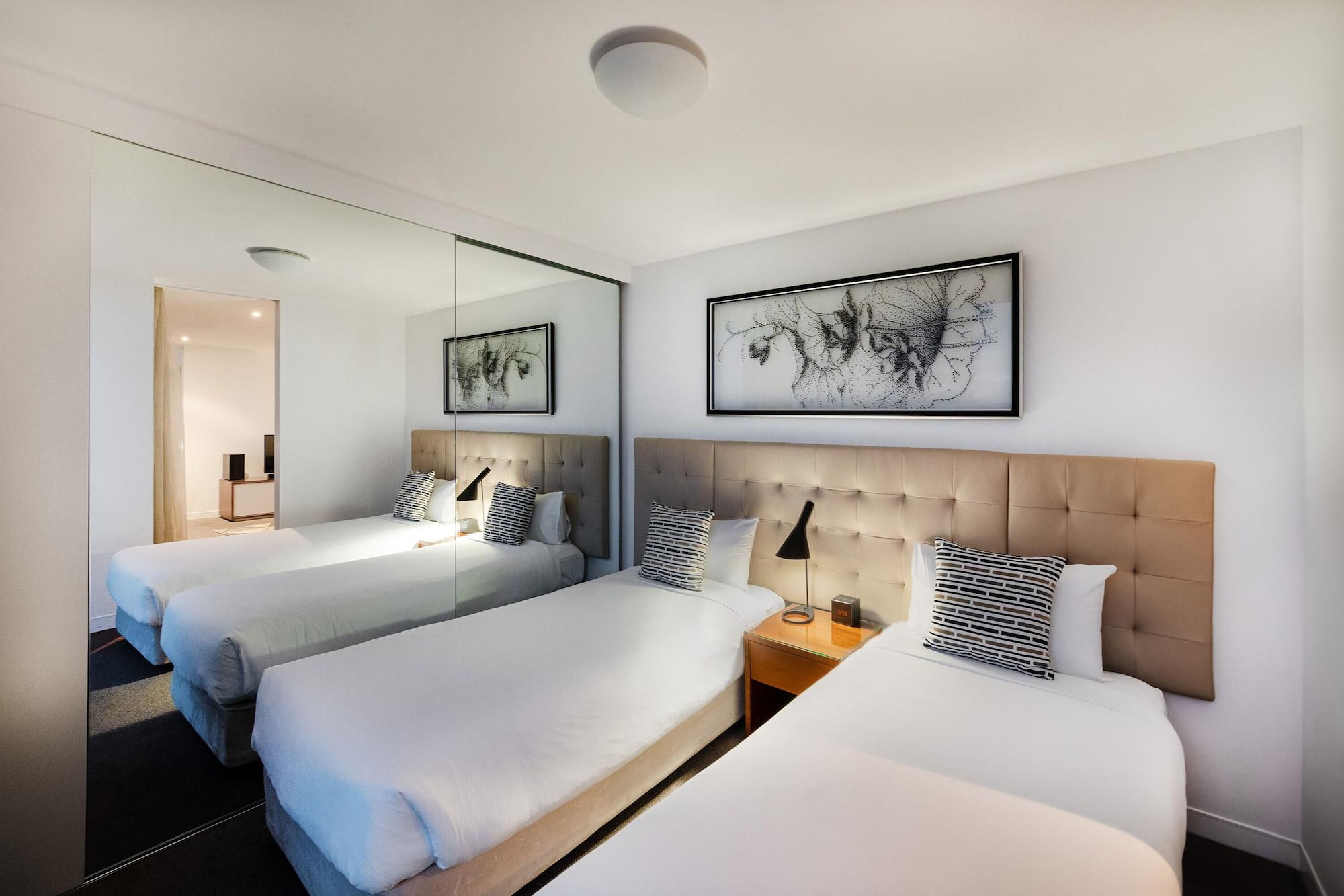 Peppers Broadbeach Голд-Кост Экстерьер фото A bedroom at the hotel