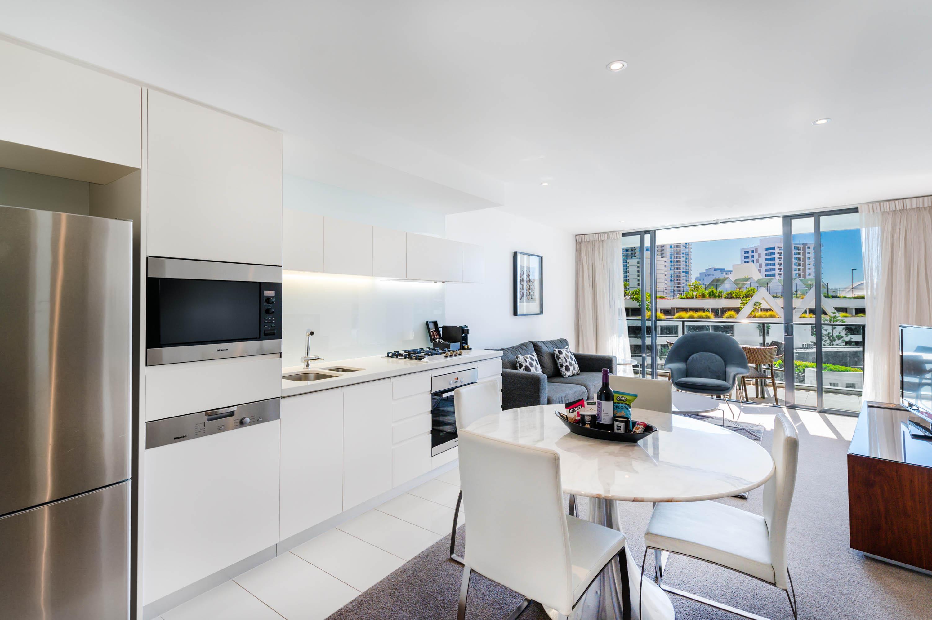 Peppers Broadbeach Голд-Кост Экстерьер фото A typical apartment interior
