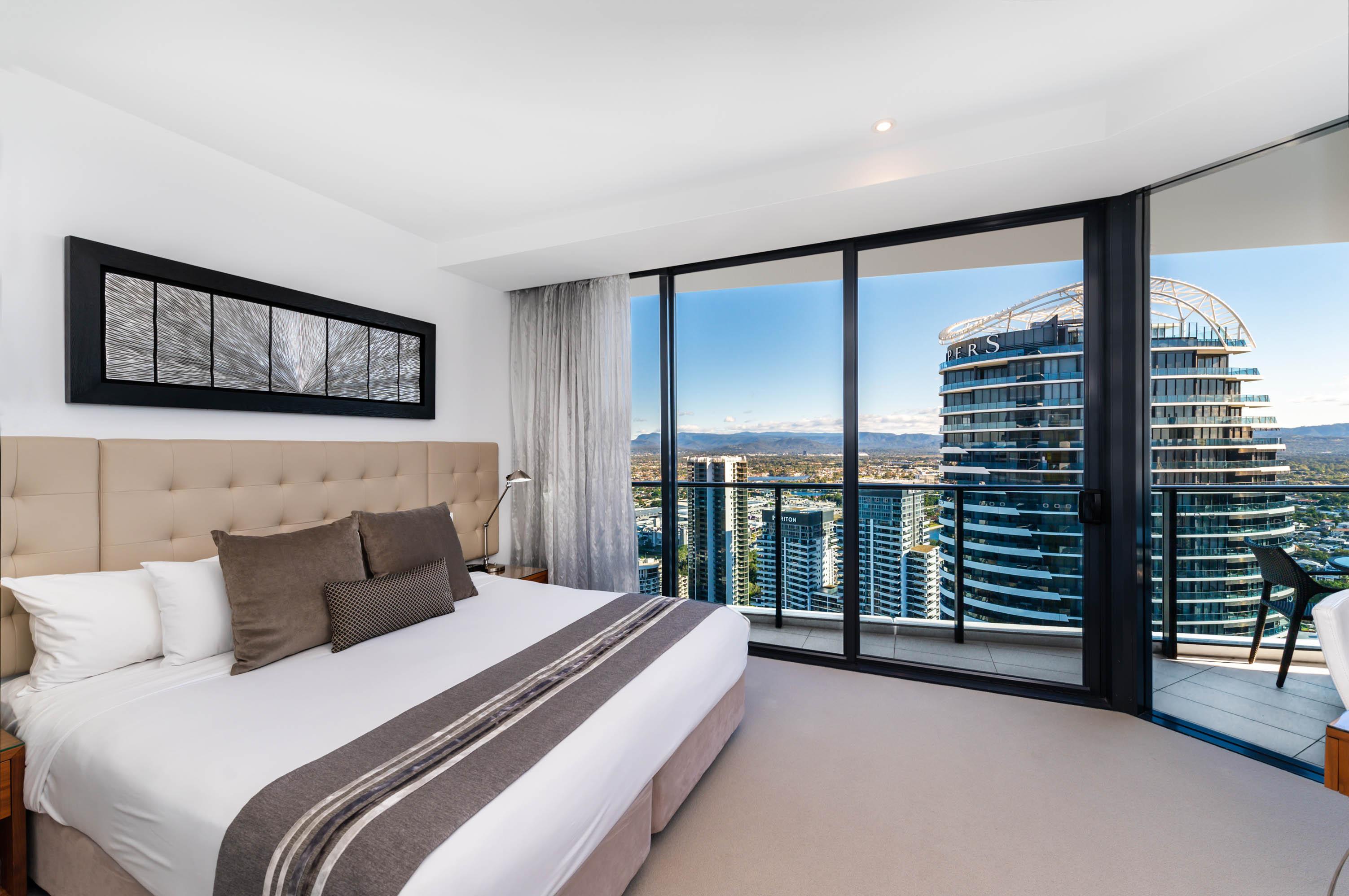 Peppers Broadbeach Голд-Кост Экстерьер фото A bedroom in a typical apartment