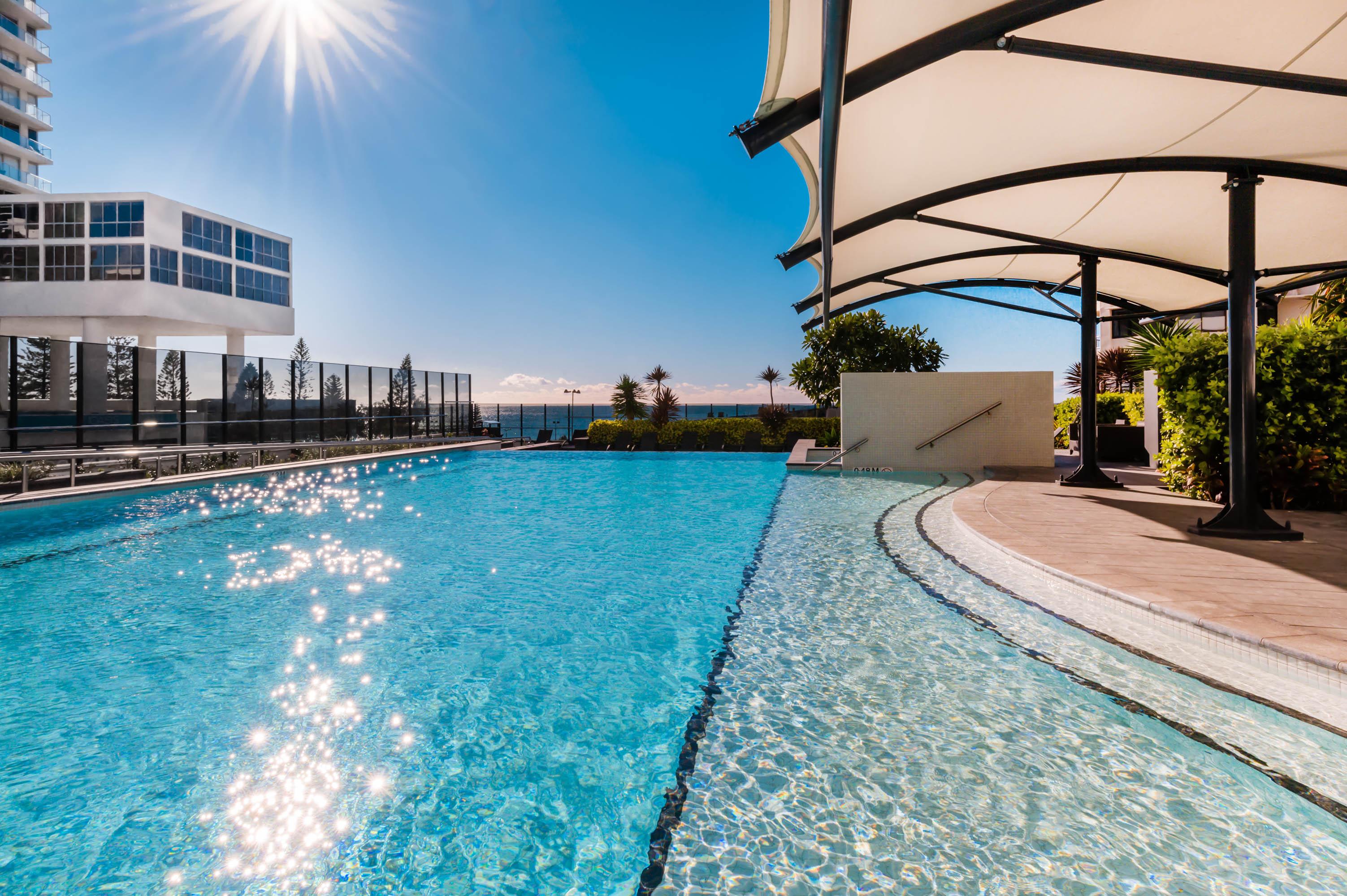 Peppers Broadbeach Голд-Кост Экстерьер фото The pool at the W Residences