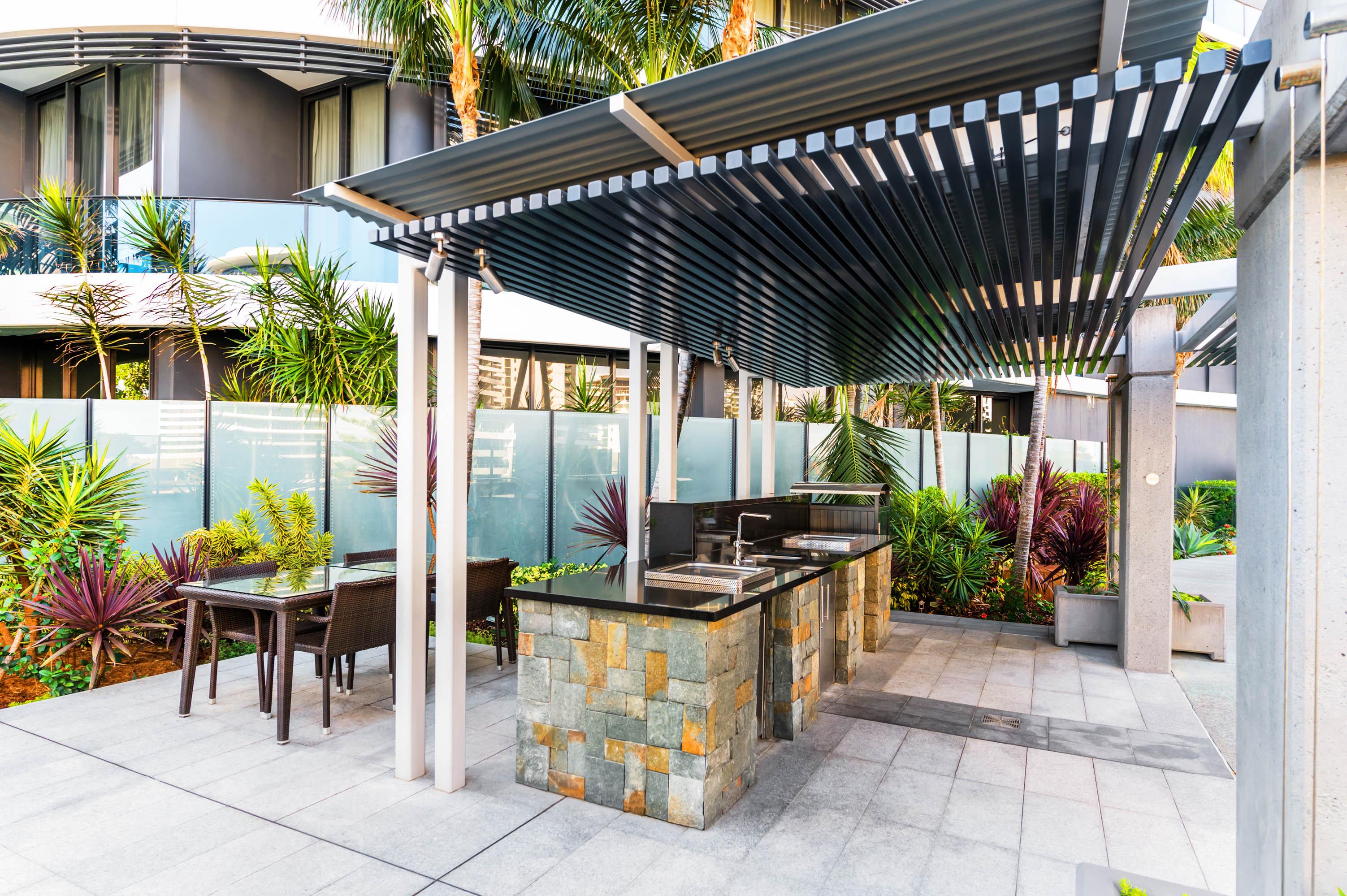 Peppers Broadbeach Голд-Кост Экстерьер фото The outdoor kitchen at the pool deck